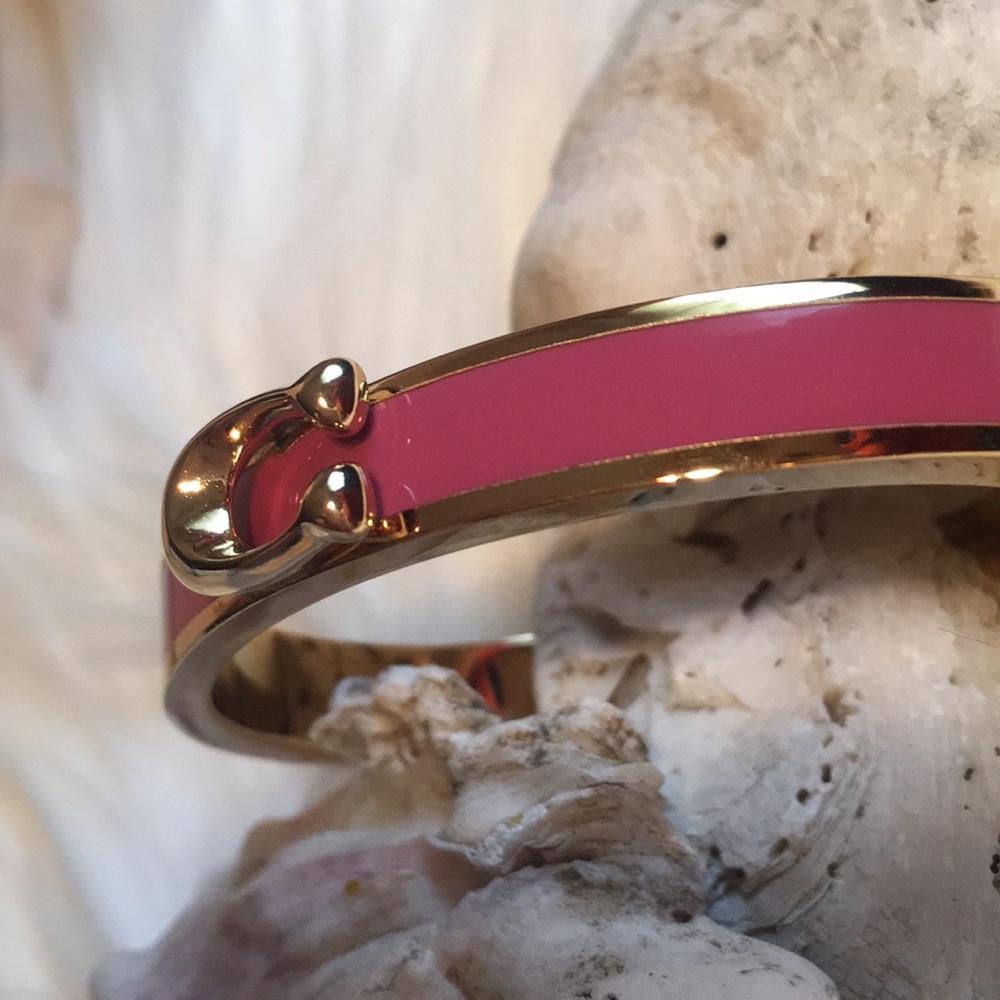 💎Coach® Women’s “C” logo Pave Pink bracelet💎
